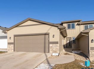1109 N Brennan Ct, Sioux Falls, SD 57110
