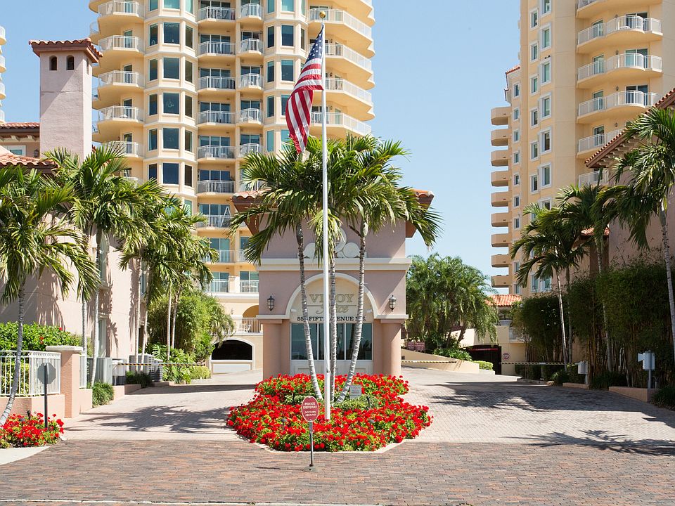 The Vinoy Place Entrance