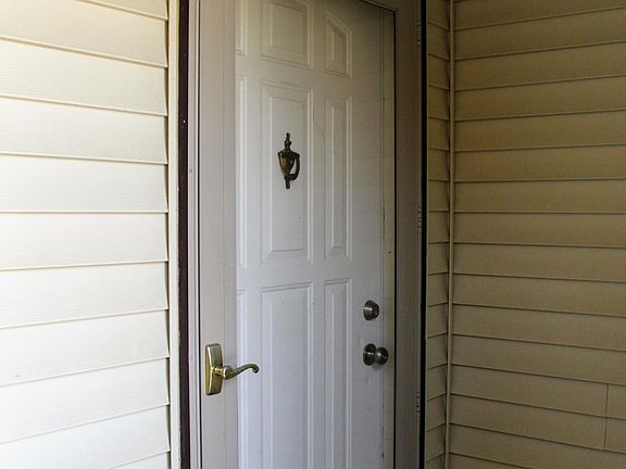 4th image of 1563 W Pond Dr #31
