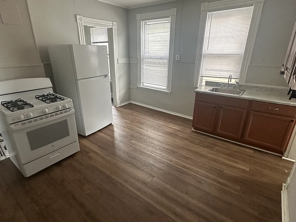 150 Plymouth St #2