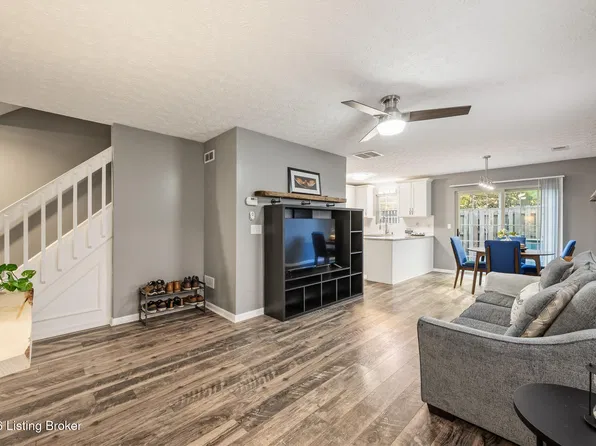 8512 Grand Neptune Dr, Louisville, KY 40228