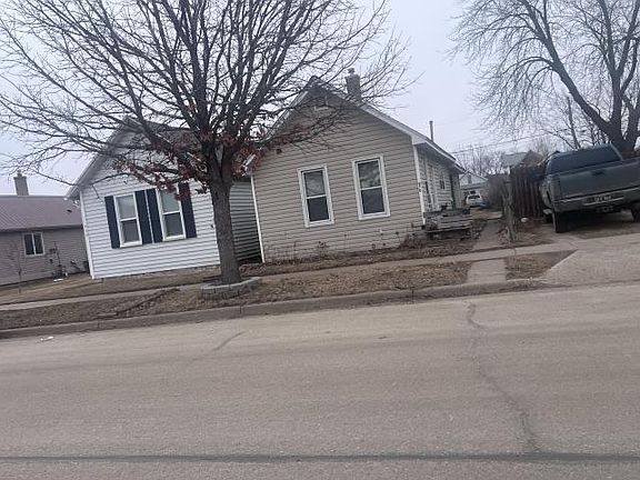 3rd image of 970 9th St E