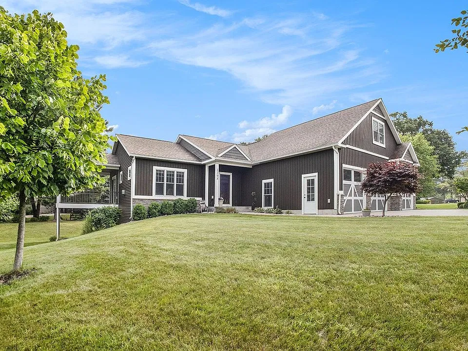 1398 N Lakeshore Dr