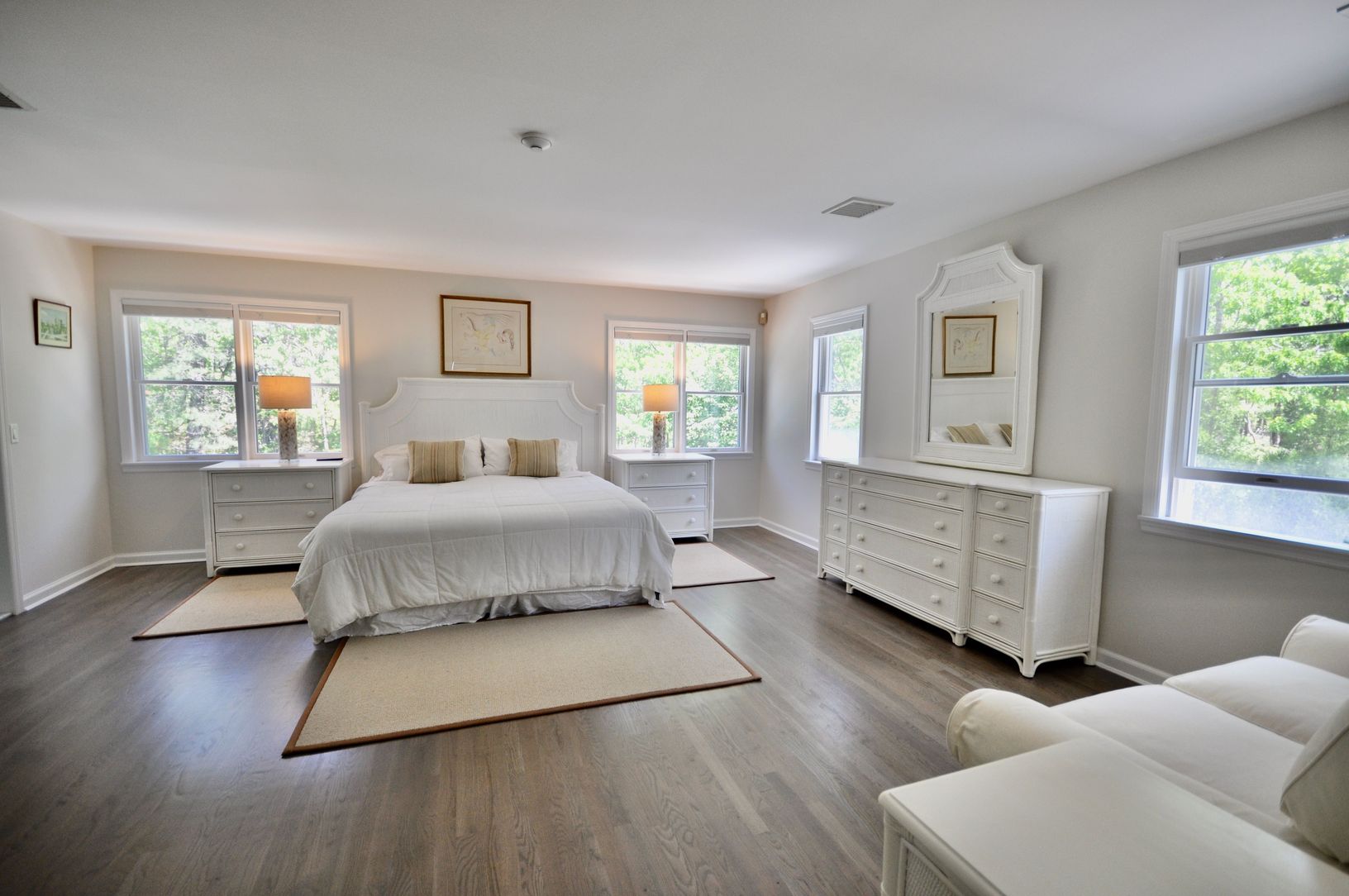  Large Master Bedroom