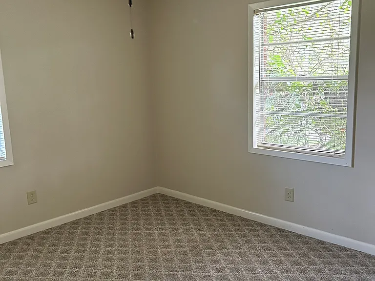 621 Miller St — Photo 13