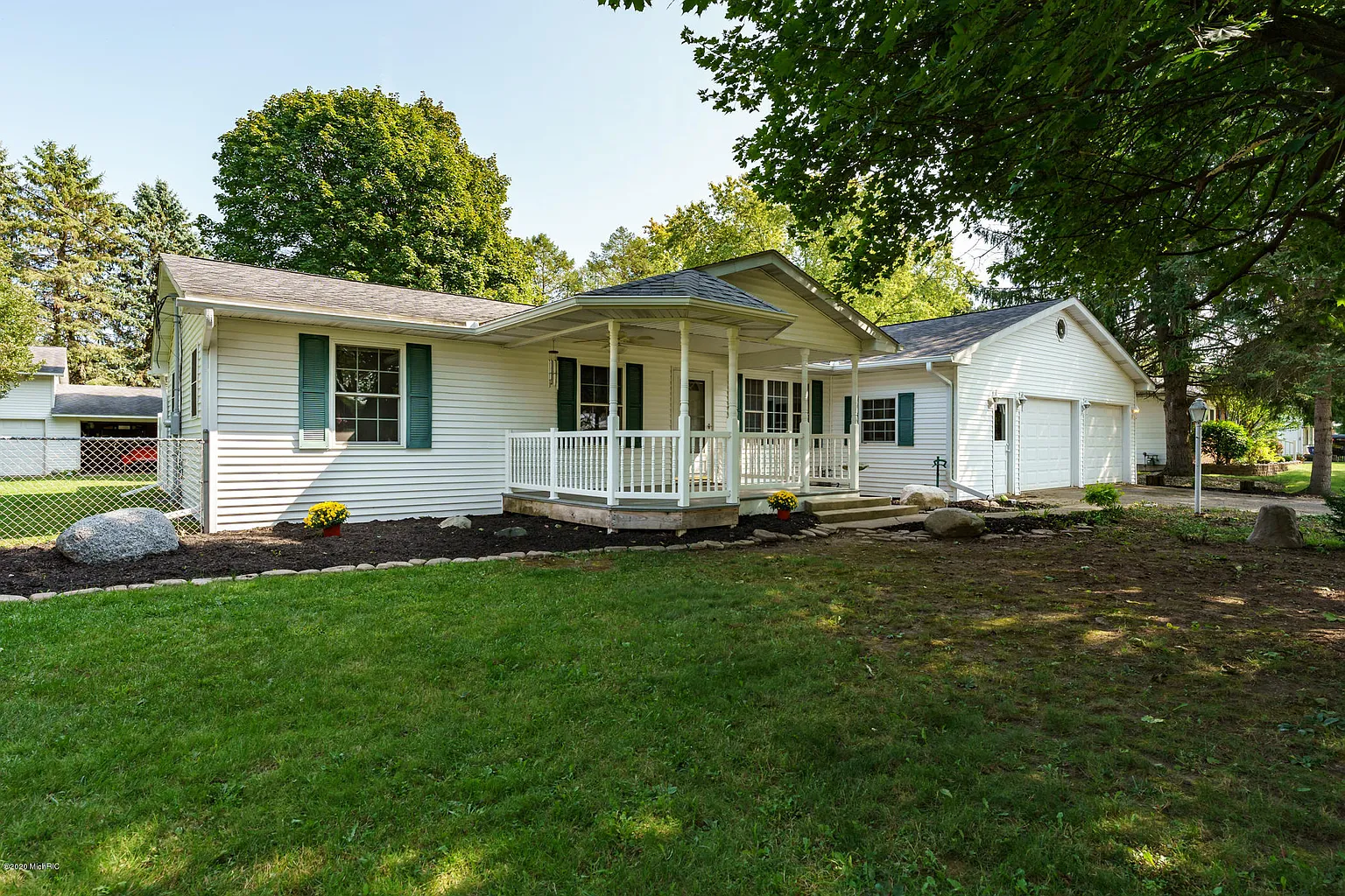 236 Walker Dr photo 1