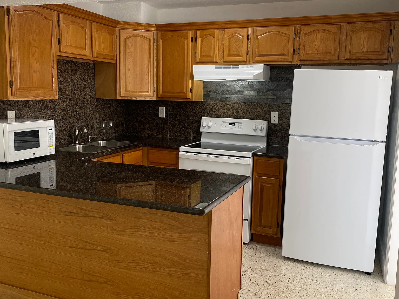 W 45th St, Hialeah — Photo 4