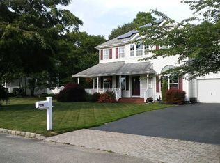 31 Independence Way, Miller Place, NY 11764