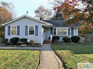 76 Pacific St, Edison, NJ 08817