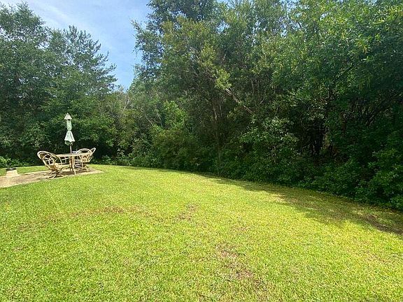 3rd image of 2360 Crescent Rd