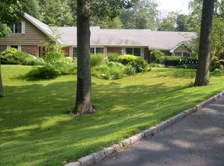 65 Cedarfield Rd, Syosset, NY 11791