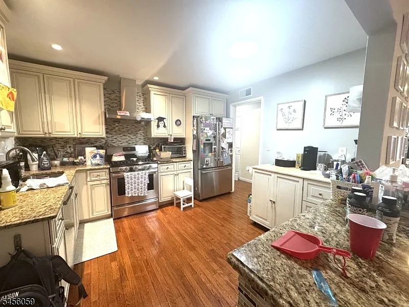 3 bed, 2.0 bath, $3,800 — Photo 3