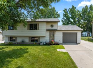 10 Durango Dr, Burlington, ND 58722
