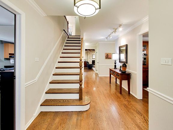 4th image of 1514 Chapel Ct