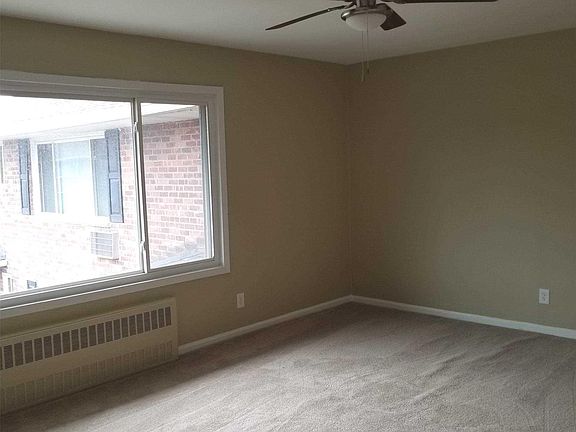 3rd image of 72 Edmunton Dr APT B8