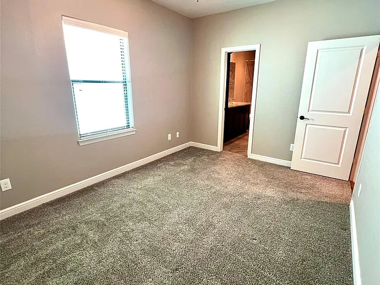 1818 Edwards St — Photo 17