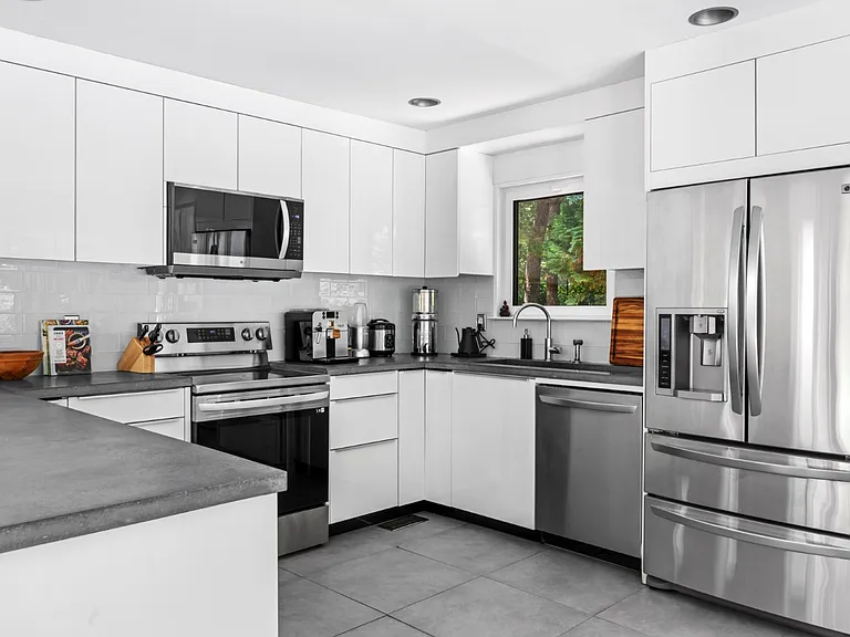 24 Quogue Riverhead Rd — Photo 8