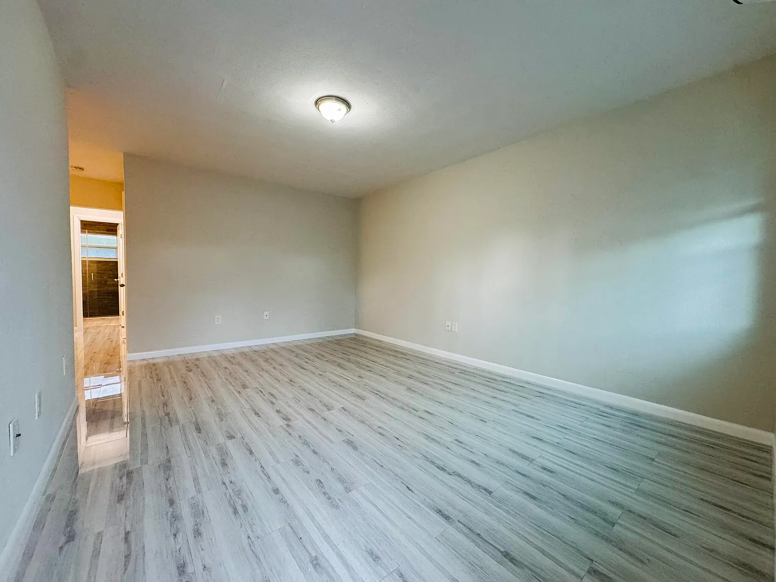 1 bed, 1.0 bath, 610 sqft, $2,300 — Photo 2