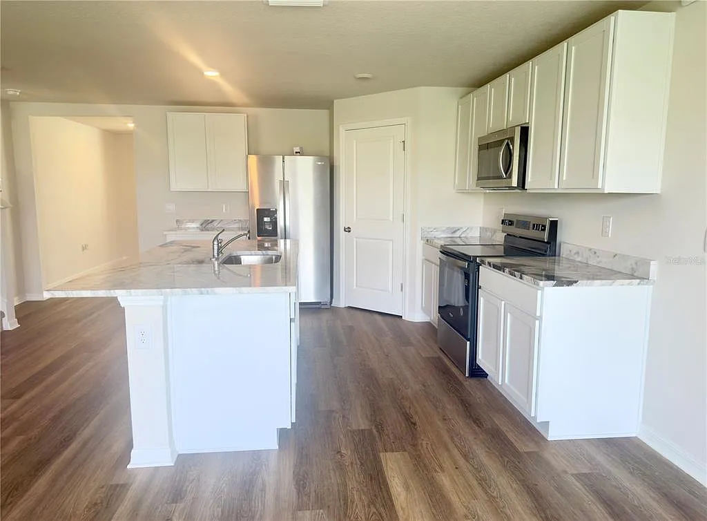 5 bed, 3.0 bath, 2613 sqft, $2,850 — Photo 4