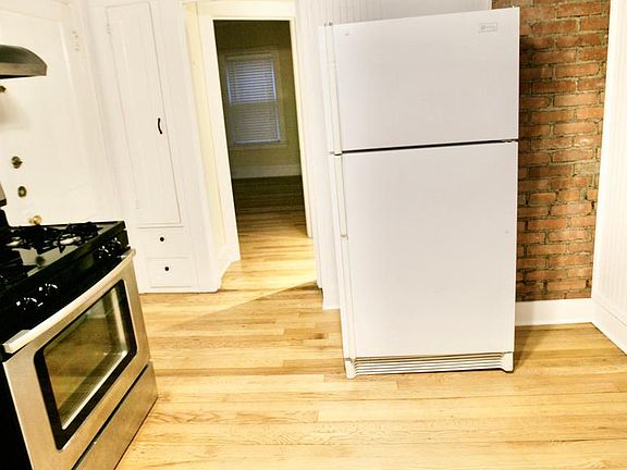 5th image of 1-1271 Jackson Ave #1