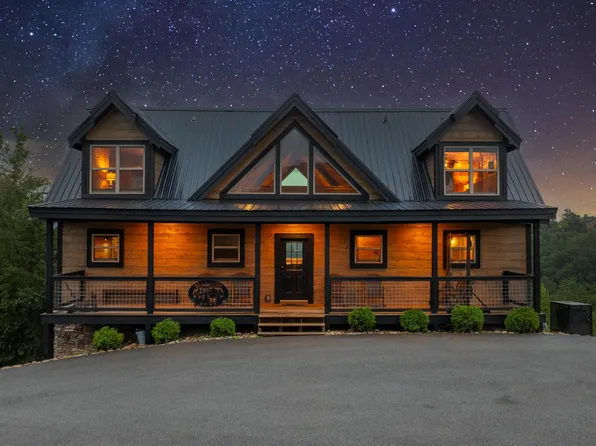 3142 Laughing Pine Ln, Sevierville, TN 37862