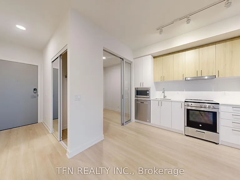 30 Upper Mall Way #2104 — Photo 16