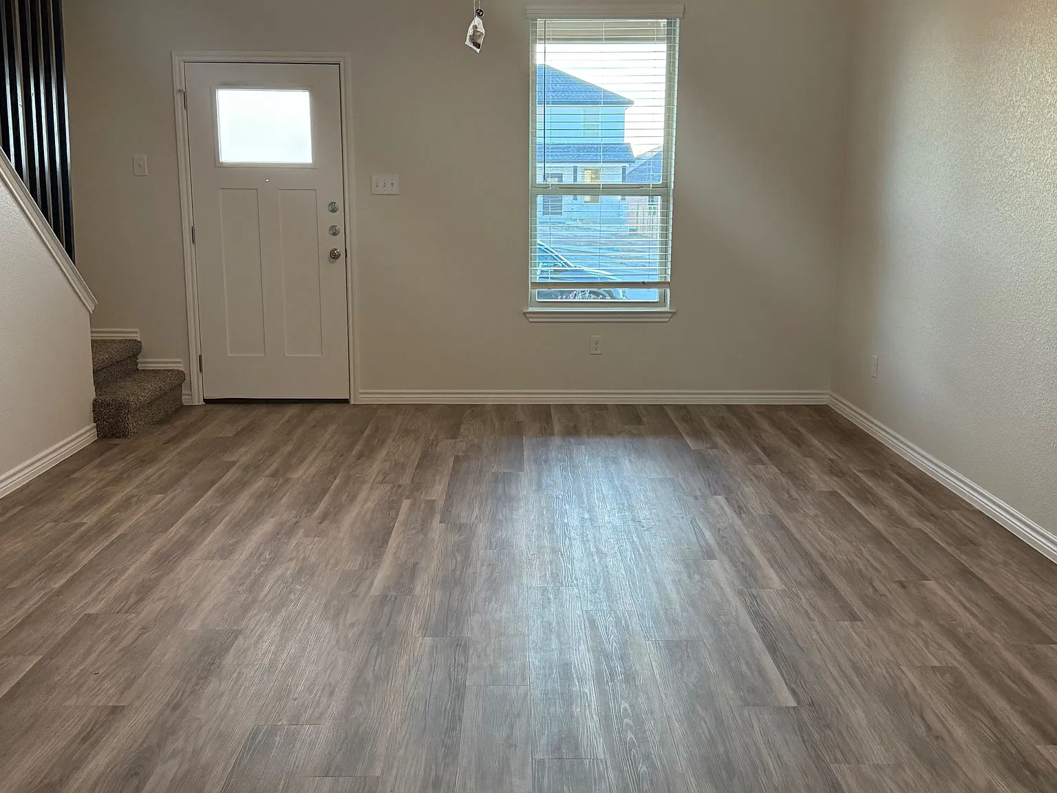 3 bed, 2.5 bath, 1554 sqft, $1,600 — Photo 3