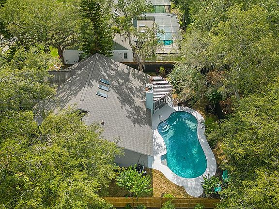 3rd image of 214 Ringwood Dr