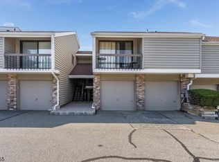 147 Overlook Dr, Clinton, NJ 08809
