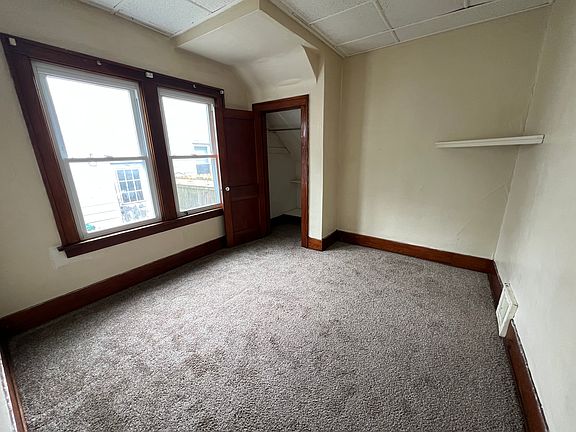 5th image of 944 Lincoln Ave Unit 2