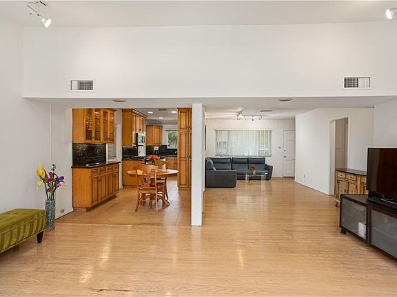 4th image of 5041 Nestle Ave