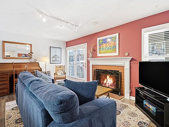 2nd image of 672 McGill Pl NE #672