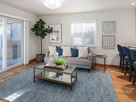 3rd image of 828 Ashbury Ave