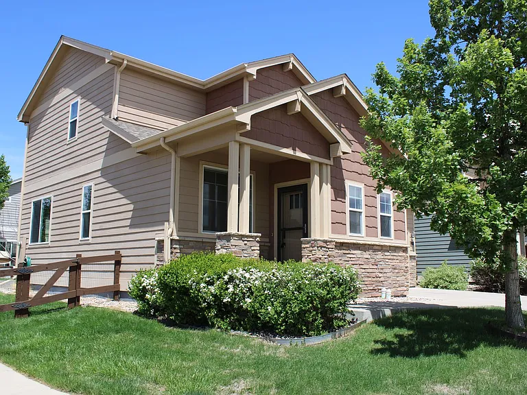 1902 Mackinac St — Photo 1