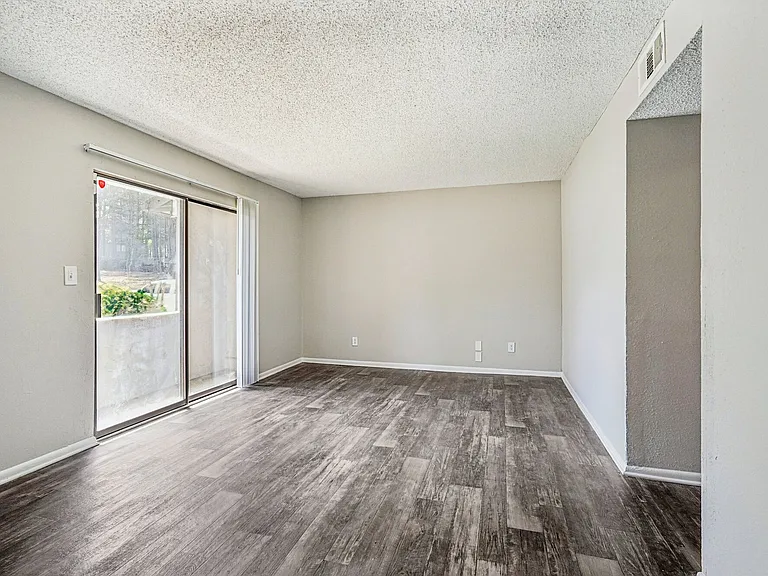 Las Palmas Apartments — Photo 83