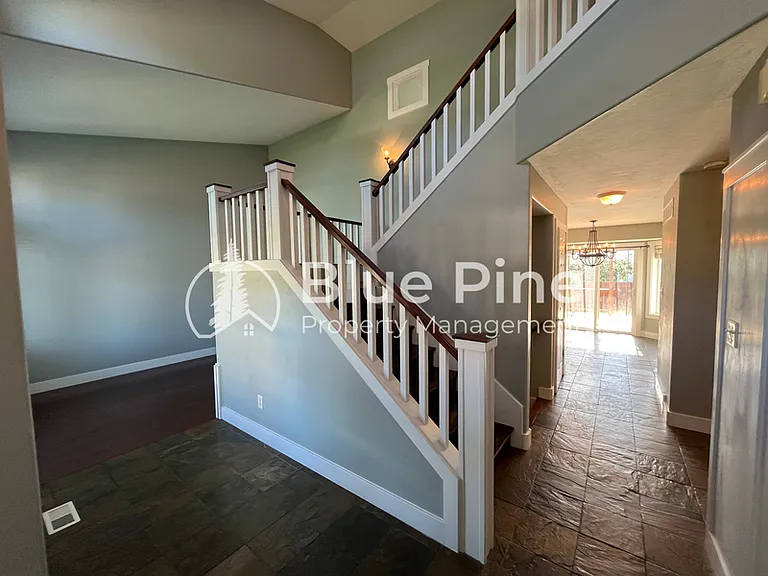 157 Leesburg Ln — Photo 3