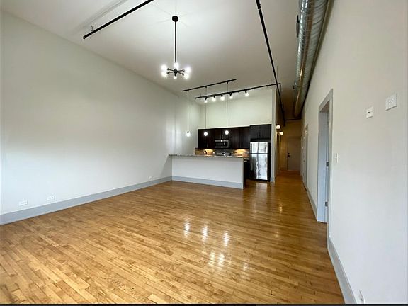 3rd image of 1435 W 21st St #113