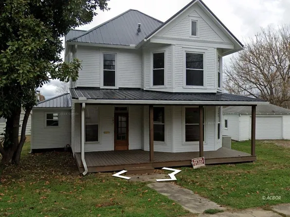 703 E Main St, Oak Hill, OH 45656