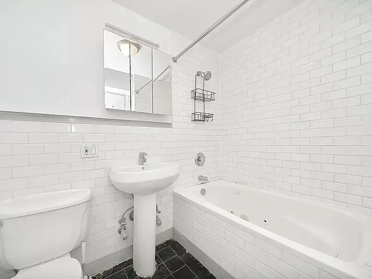 157 Lexington Ave #2F — Photo 5