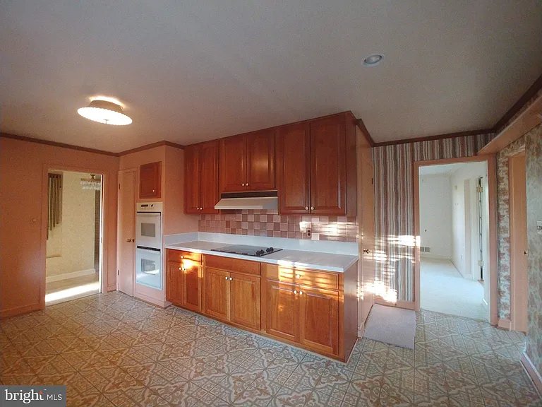 1429 Laburnum St — Photo 11