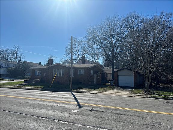 2nd image of 1304 W Riverview Ave