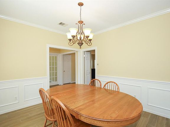 4th image of 2211 Belle Grove Dr