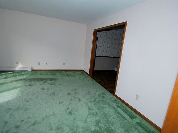 4th image of 718 Cedar Bluff Dr