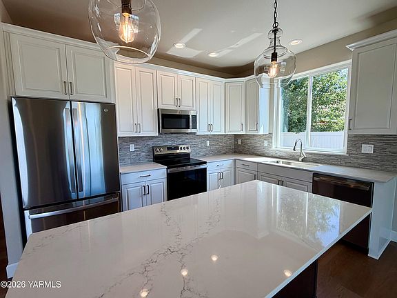 5th image of 5912 Crestfields Rd