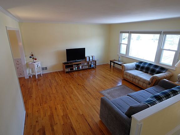4th image of 15 Cedar Brook Dr