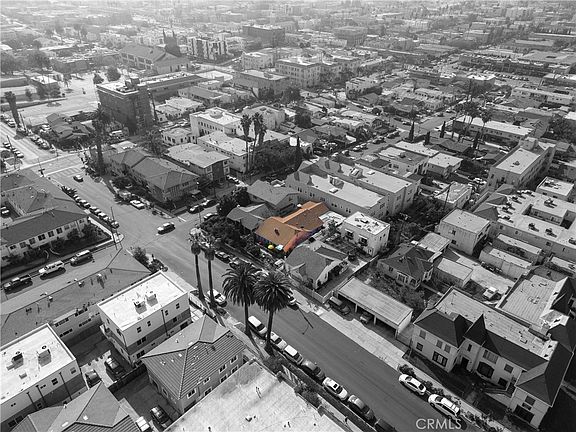 4th image of 4452 Rosewood Ave