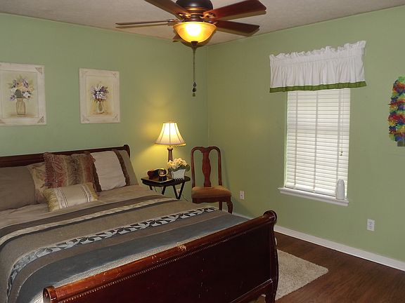 2nd image of 927 Eagles Nest Dr