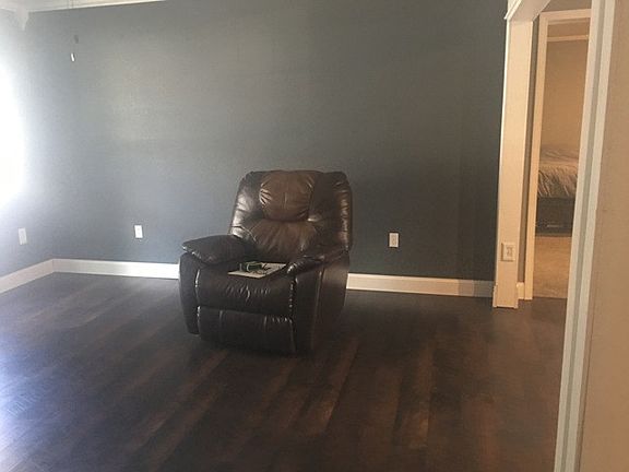 2nd image of 1015 Cottonwood Ln