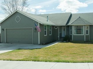 3015 SW Volcano Cir, Redmond, OR 97756