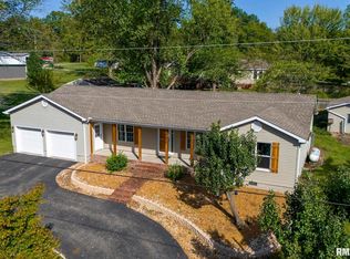 12656 N Shoreland Dr, Marion, IL 62959